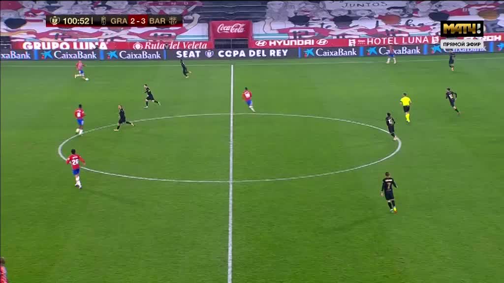 吕迪格的防守是站在那里干瞪嘛，比斯洛特先下课的估计是阿隆索（吕迪格防守宛如站桩发呆，先于斯洛特下课的恐怕是阿隆索）