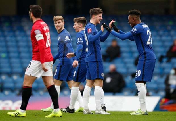 阿隆索帅位最新动态：皇马主帅在迎战毕尔巴鄂前面临极其困难局面（阿隆索执教前景更新：皇马主帅战毕尔巴鄂前遭遇严峻考验）